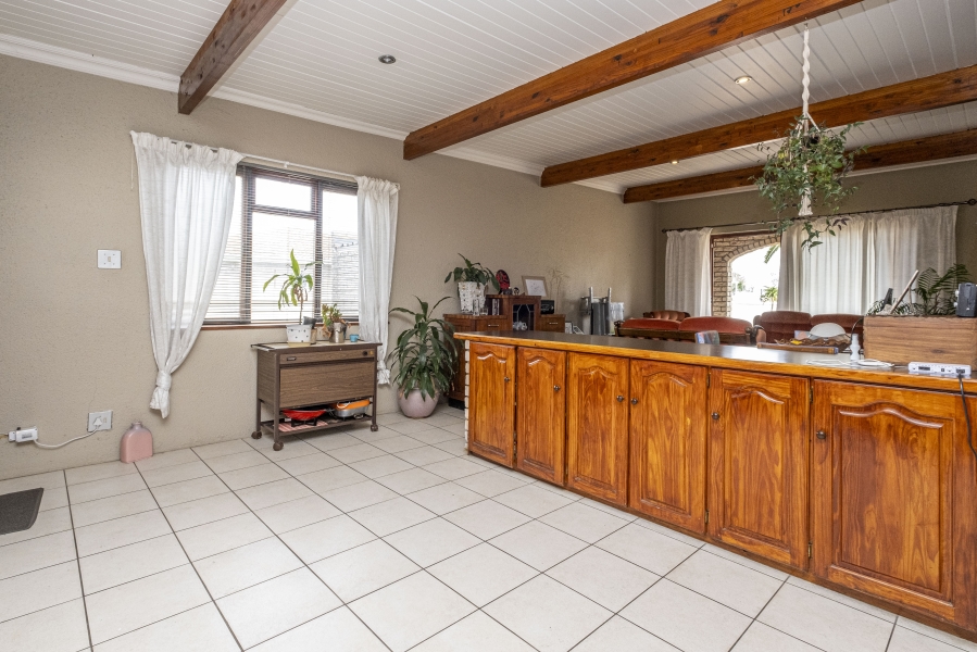 6 Bedroom Property for Sale in Jagtershof Western Cape